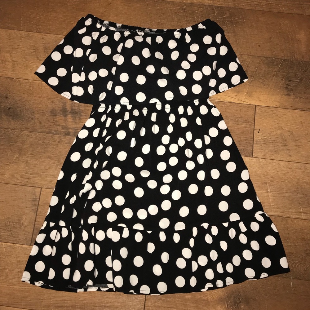 Black and white polkadot shirt.